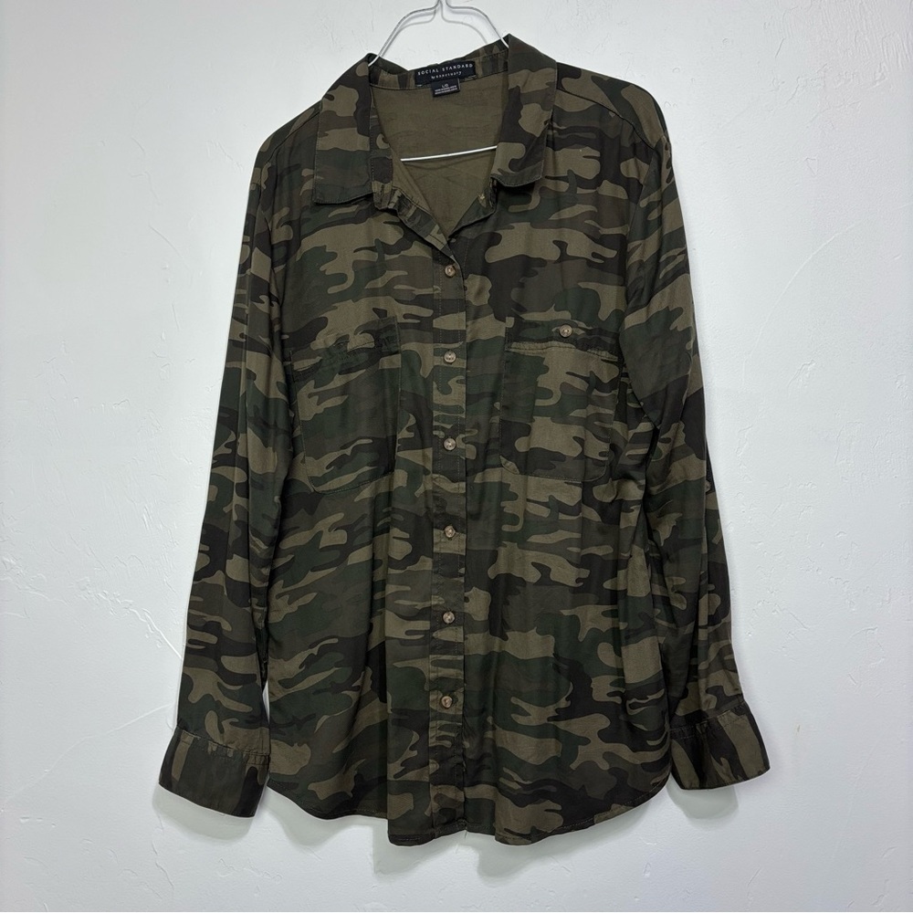 Social Standard by Sanctuary Women's Large Button Front Camo Shirt Long Sleeve